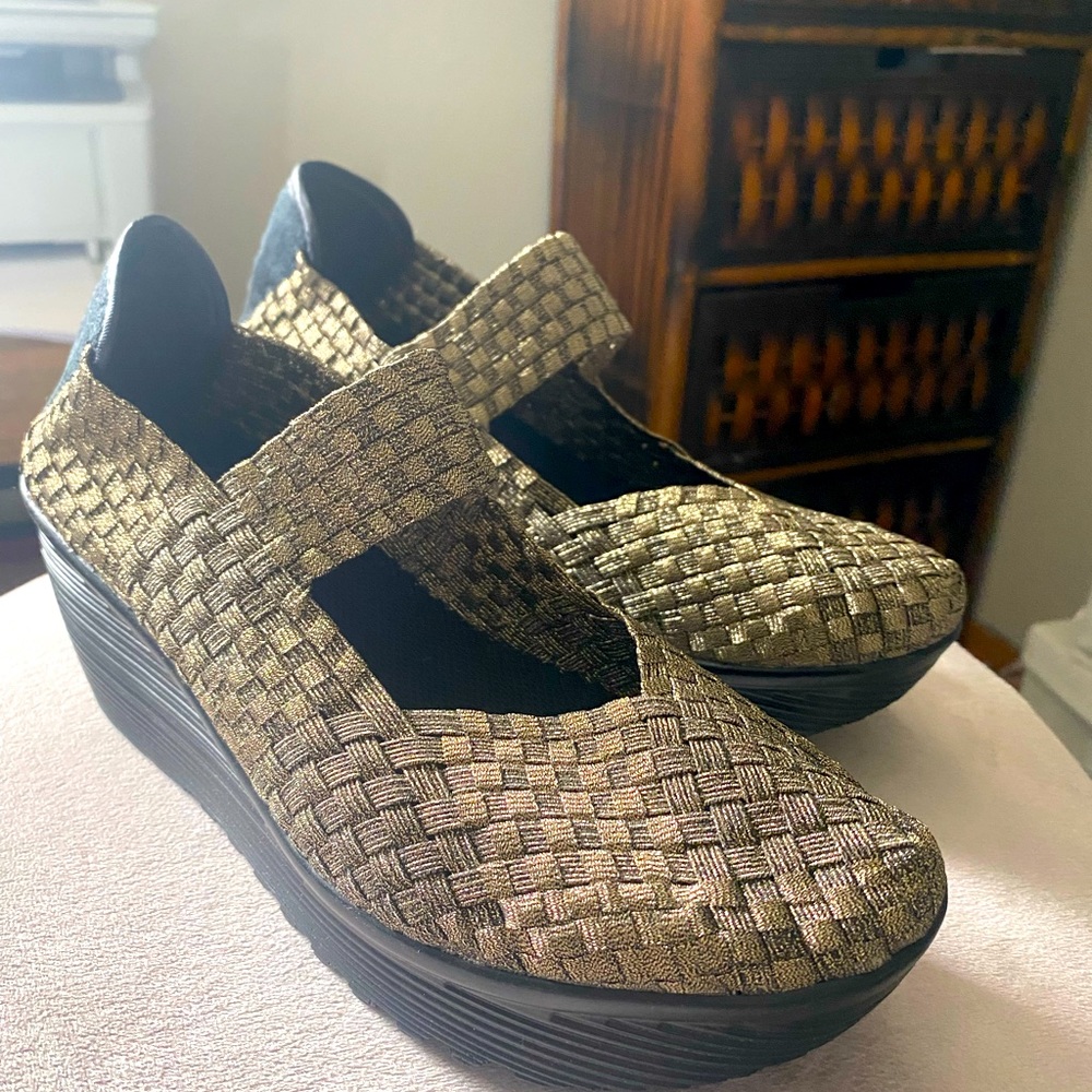 St.John Bay Platform Wedge - Size 8.5 Gold